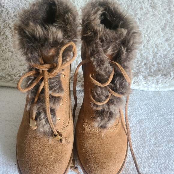 Micheal Kors tan heeled fur boots - Picture 10 of 11